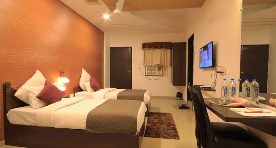 Hotel Crystal, Ahmedabad 5
